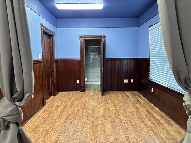 Foto del edificio - 623 W Market St