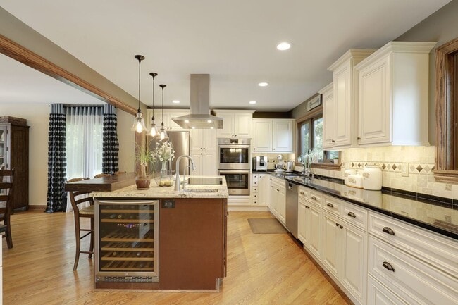 Foto del edificio - 11400 Burr Oak Ln