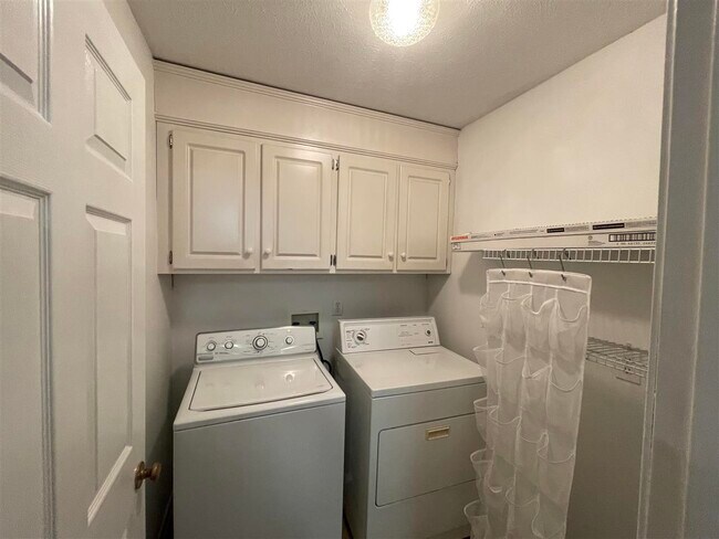 Building Photo - 128 Chestnut Dr