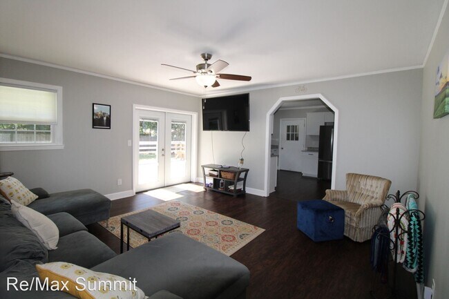 Building Photo - 3 br, 2 bath House - 524 Benton Court