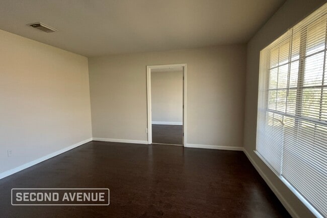 Building Photo - 3302 Charriton Dr