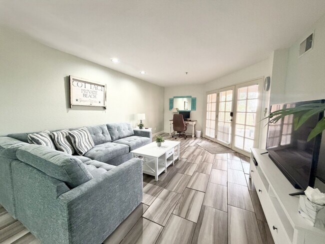 Foto del edificio - AVAILABLE NOW!! Charming FURNITURE OPTIONAL 1 Bed/2 Bath In Palm Springs Deauville Community!!