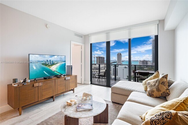 Foto del edificio - 121 NE 34th St