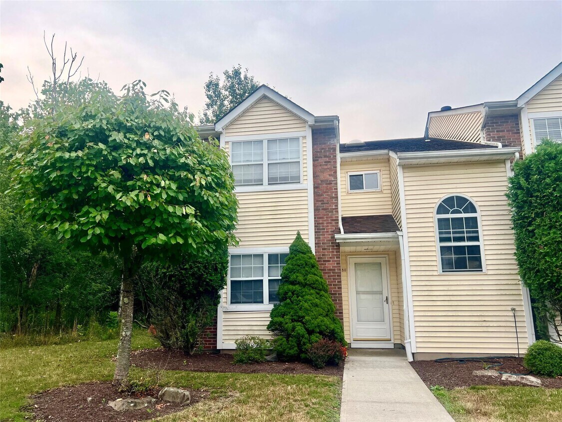Primary Photo - 50 Brick Pond Rd