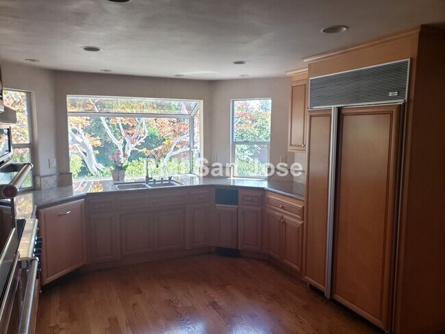 Building Photo - Los Gatos