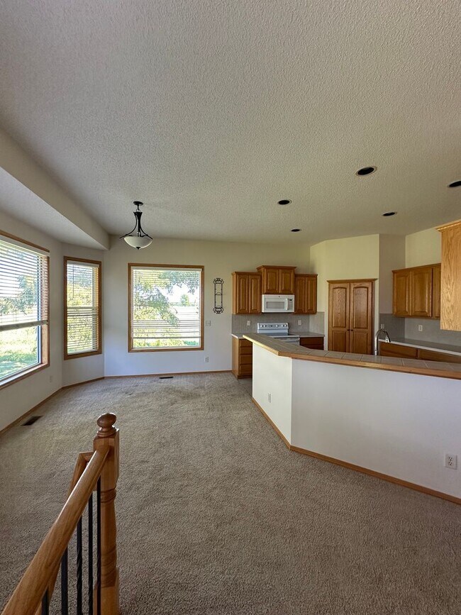 Foto del edificio - BEAUTIFUL 4 Bd, 3 Bath Home -  Rose Hill!