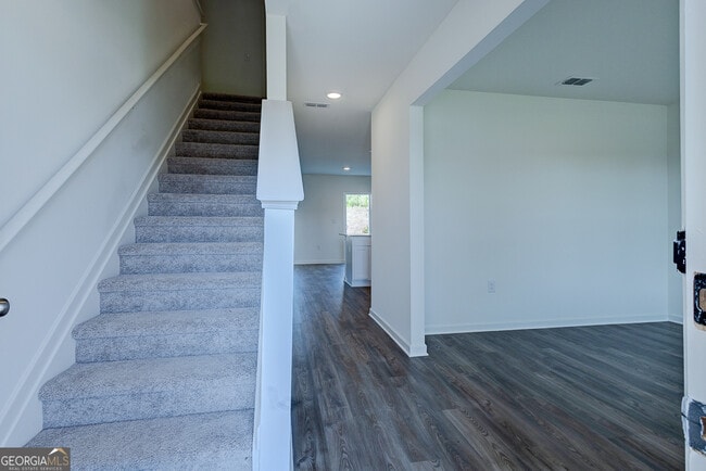Building Photo - 322 Foxtrot Trl