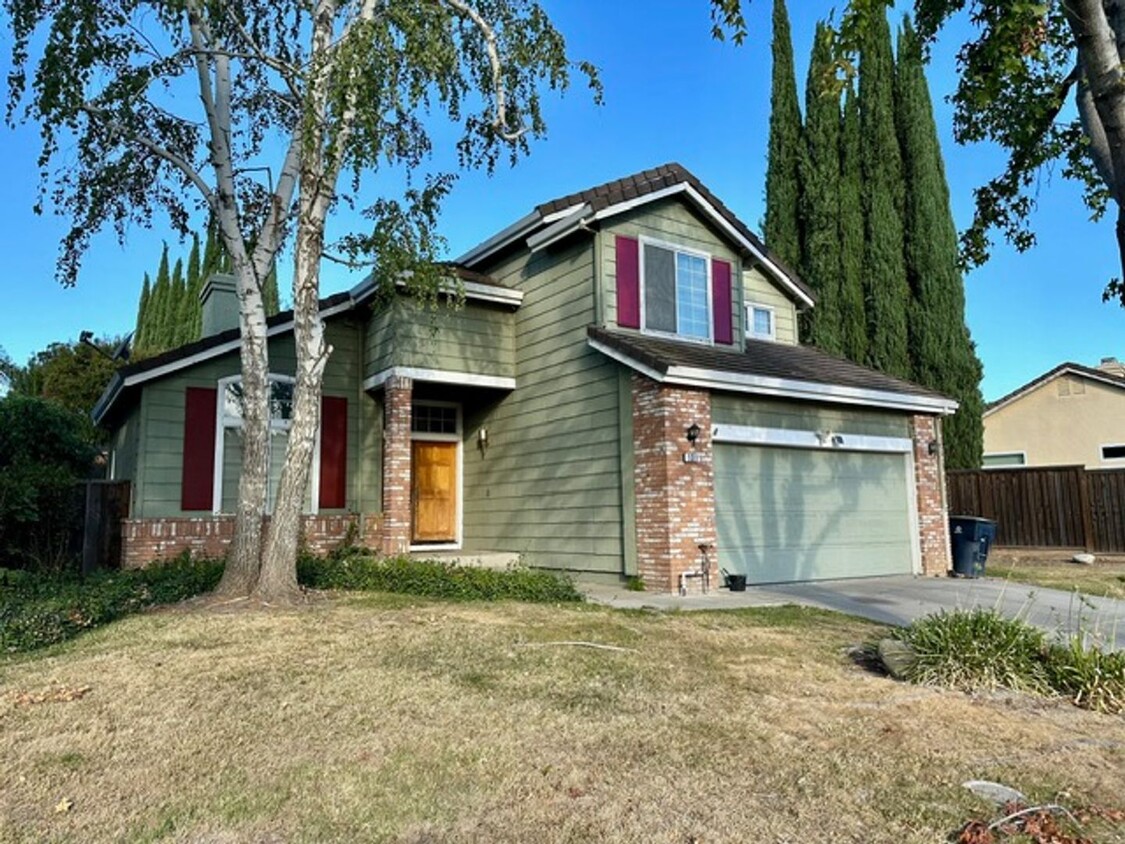 Primary Photo - 3 bedroom 2.5 bathroom