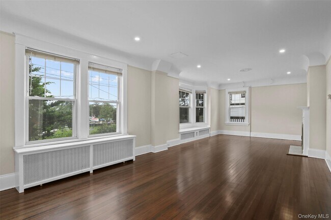 Building Photo - 135 Ashford Ave