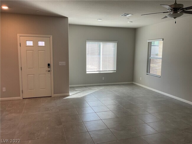 Foto del edificio - 547 Carmel Point Ct