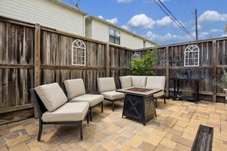 Building Photo - 548 Westcross St