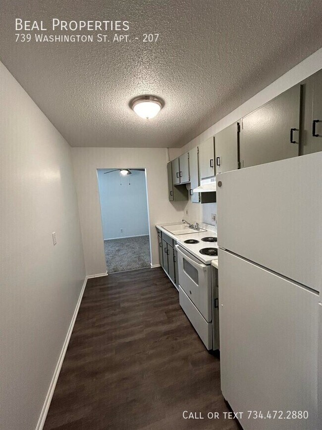 Building Photo - 739 Washington St