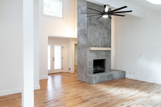 Foto del edificio - 1 Woodbridge Way