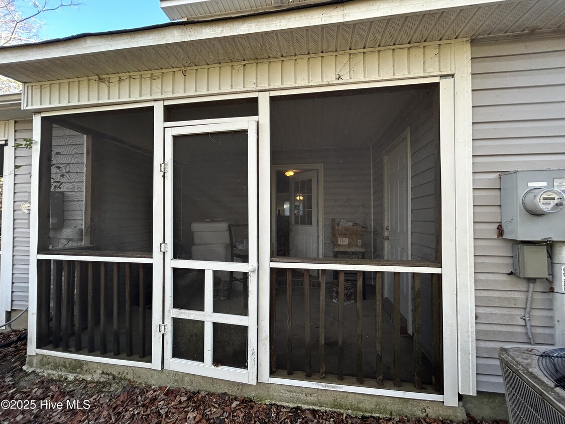 Building Photo - 27 E Doris Ave