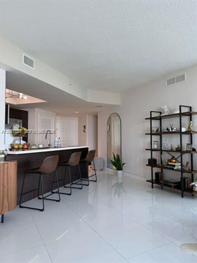 Building Photo - 200 Sunny Isles Blvd