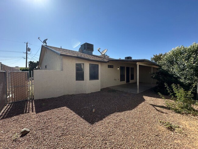Foto del edificio - Cute 2 bedroom, 2 bathroom home with firep...