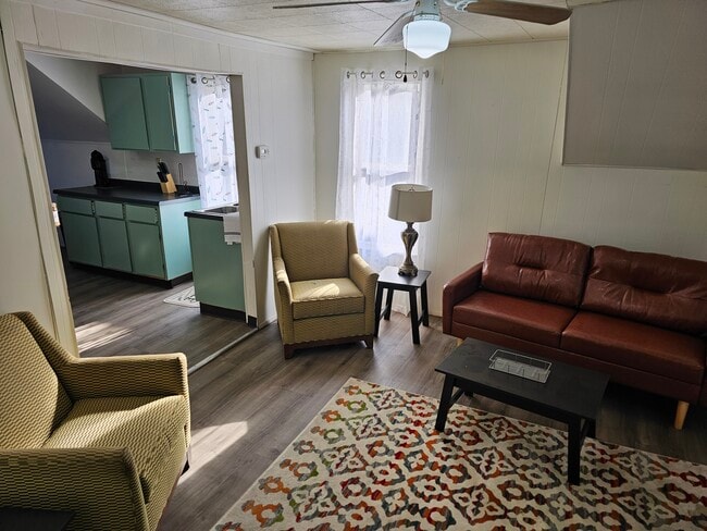 Building Photo - 619 End Ct