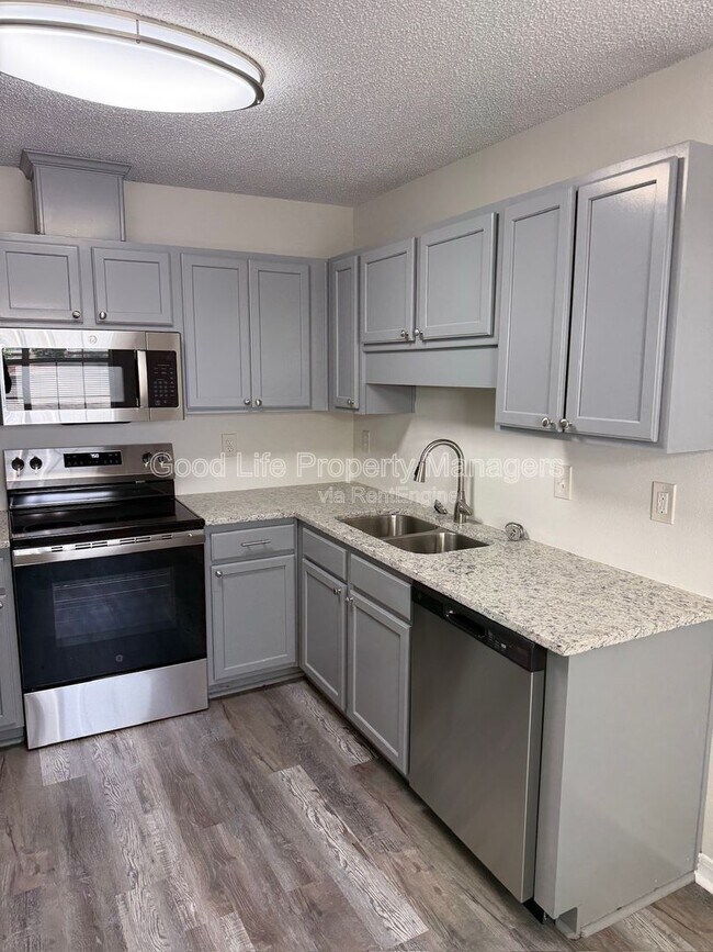 Foto del edificio - 9980 Bowman Ave
