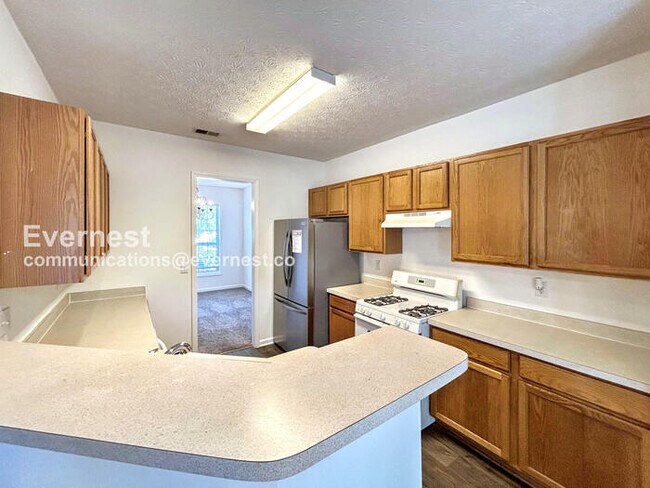 Building Photo - 218 Copperbend Dr SE