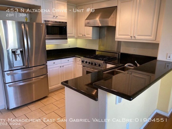 Building Photo - 453 N Altadena Dr