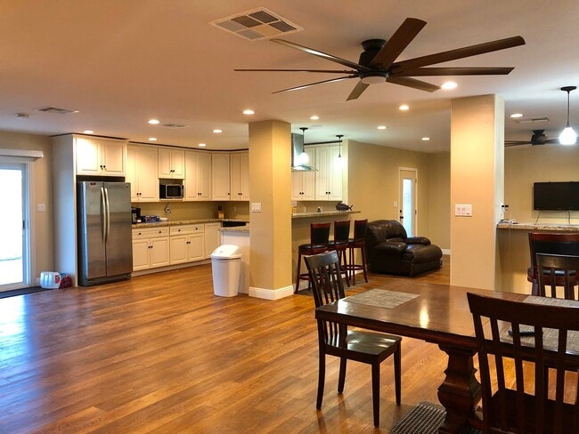 Building Photo - Charming 3 Bedroom Home for Rent in Brawle...