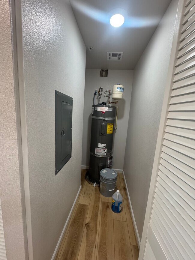 Foto del edificio - MOVE IN SPECIAL!! HALF OFF FIRST MONTHS RENT! Brand New 1-Bedroom Unit for Rent – Central Reno