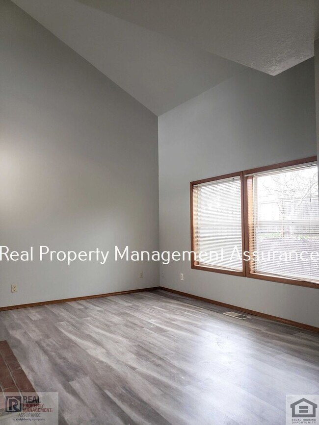 Building Photo - Charming 3BR/2BA Duplex In Beaverton- Now ...