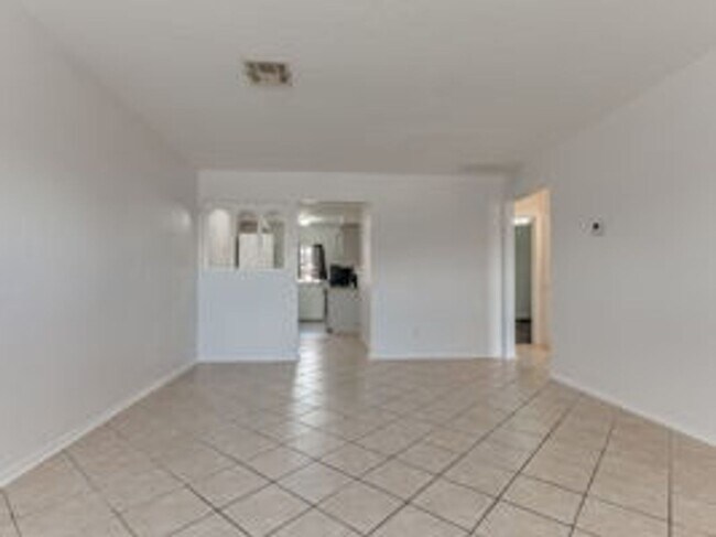 Foto del edificio - 2 bed/ 1 bath condo in Bethany