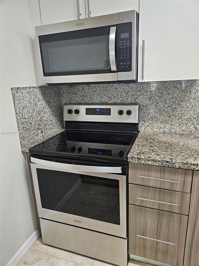 Foto del edificio - 7470 Miami Lakes Dr