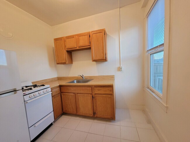 Kitchen - 615 Leavenworth St
