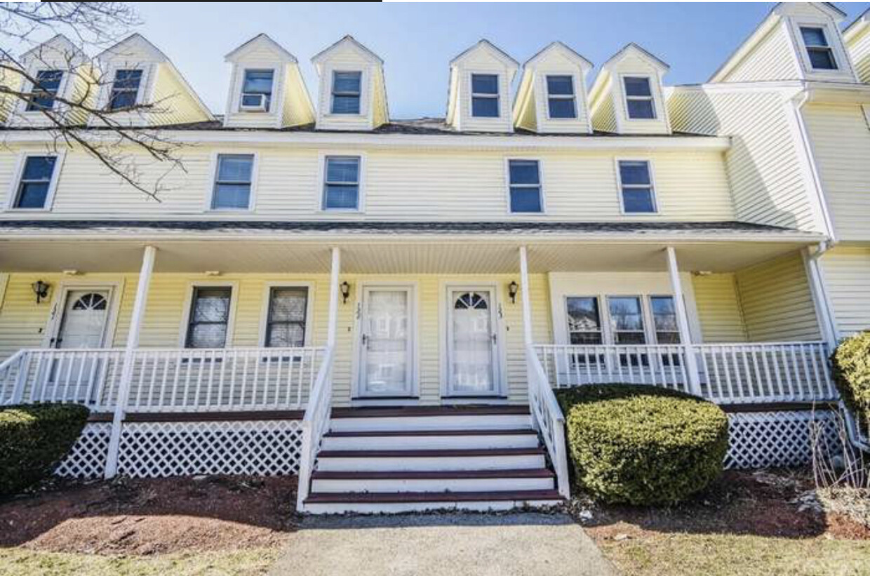 Foto principal - 123 Merrimack Meadows Ln