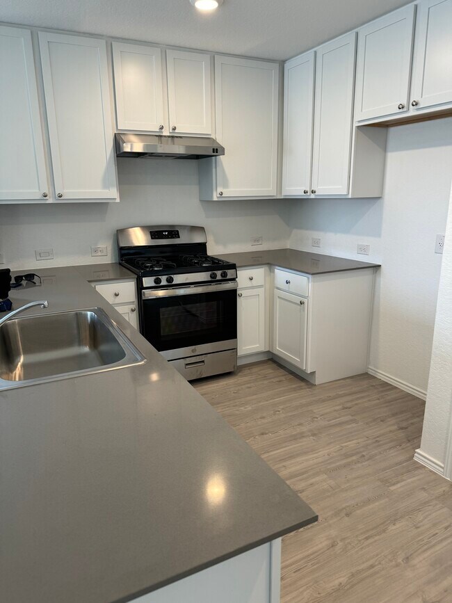 Building Photo - 13548 Barton Cv