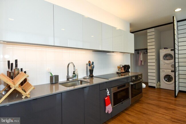 Foto del edificio - 57 N Street NW Unit UNIT 225