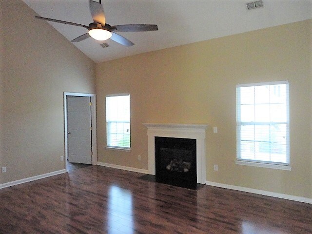 Foto del edificio - 3007 Cornflower Ln