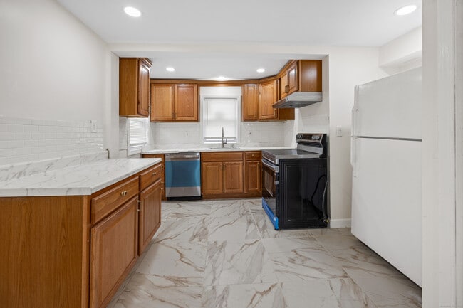 Building Photo - 57 King St