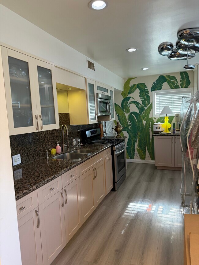 Foto del edificio - 11068 Plainview Ave