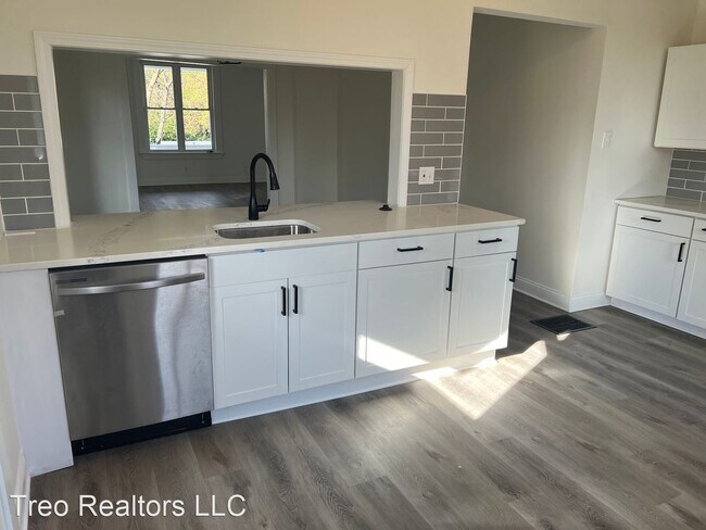 Building Photo - 4 br, 2 bath House - 438 Considine Ave