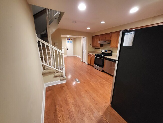 Building Photo - 3 Bed/2 bath (1/2 OFF 1st Months Rent!)
