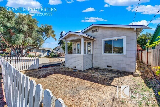 Building Photo - Charming Home with Easy Commute & Utilitie...