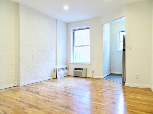 Building Photo - 1670 3rd Ave