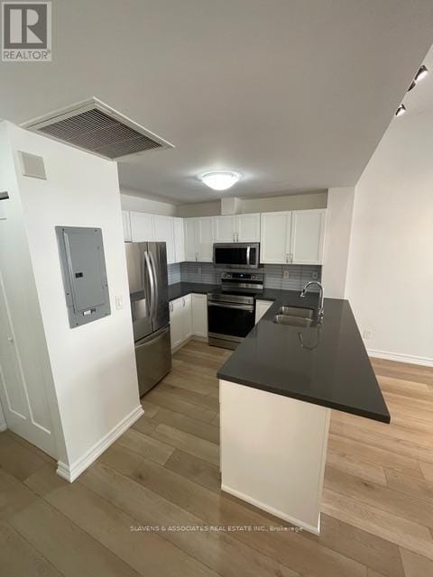 Building Photo - 4198 Dundas St W