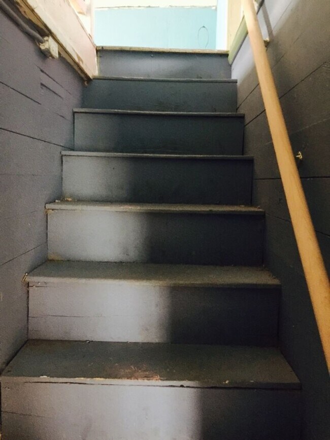 Foto del edificio - Out of City Limits! - $585 Month / $1,200 ...