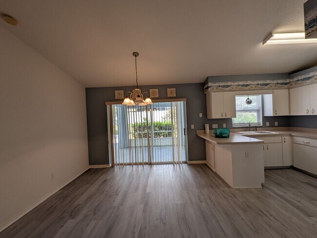 Building Photo - Lovely 3/2/2 Citrus Springs home with Hot Tub
