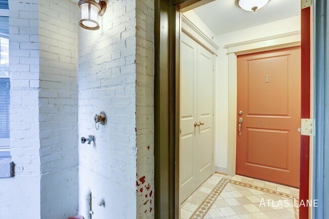 Building Photo - Professionally Managed, 3BD/2BA  Condo in ...