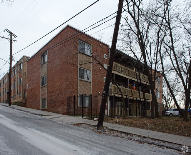 Building Photo - Howard Hill