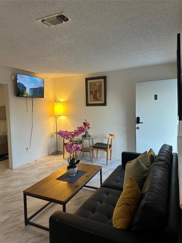 Foto principal - 605 Atkinson Ave