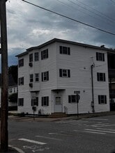 Building Photo - 562 Lake Ave