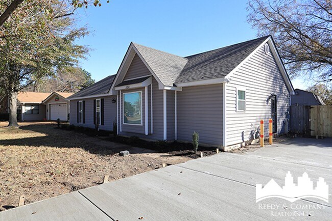 Building Photo - 2692 Dromedary Dr