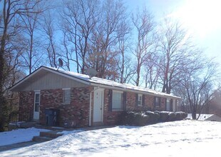 Building Photo - 1100 Arrowhead Dr