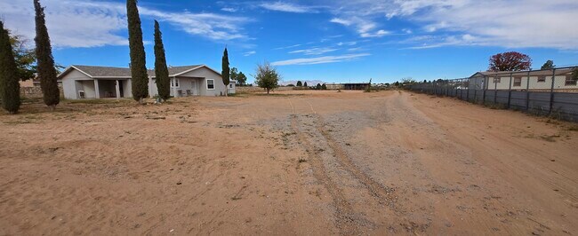 Building Photo - 348 Oasis Dr